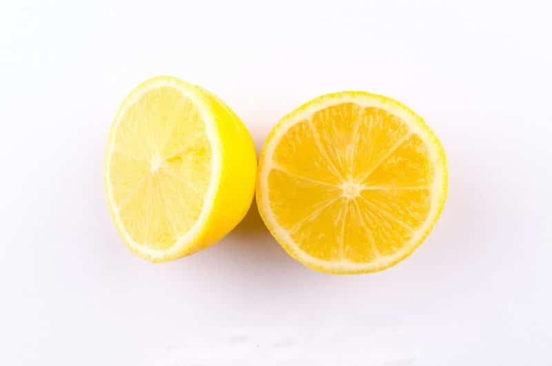 7 mýtů o tom, jak vyvolat menstruaci: Funguje citron a ocet?