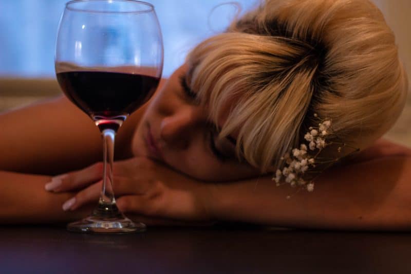 Jak začíná alkoholismus: 5 stádií závislosti na alkoholu